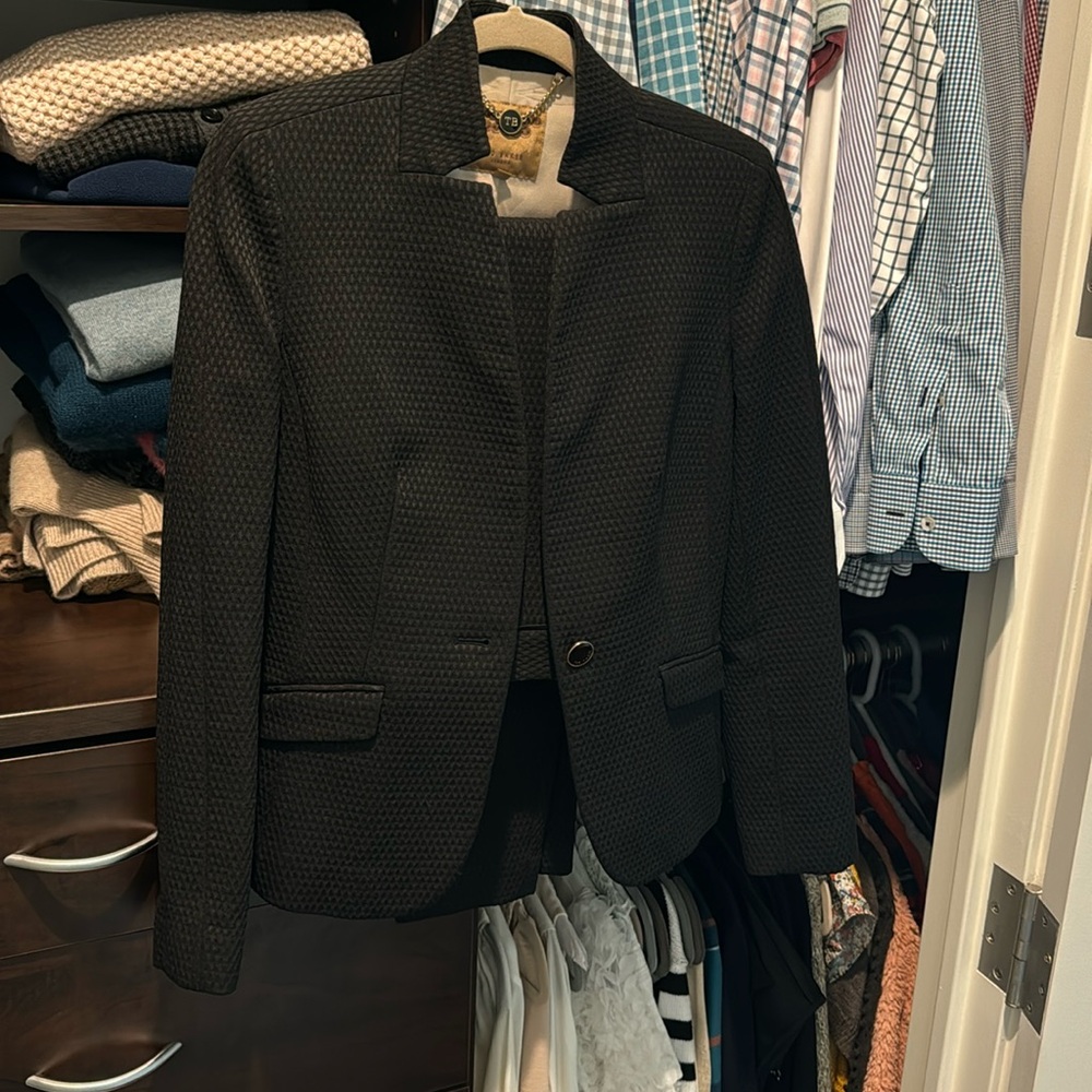 Ted Baker pants Suit size 1 black the pants are cropped so comes to your ankle